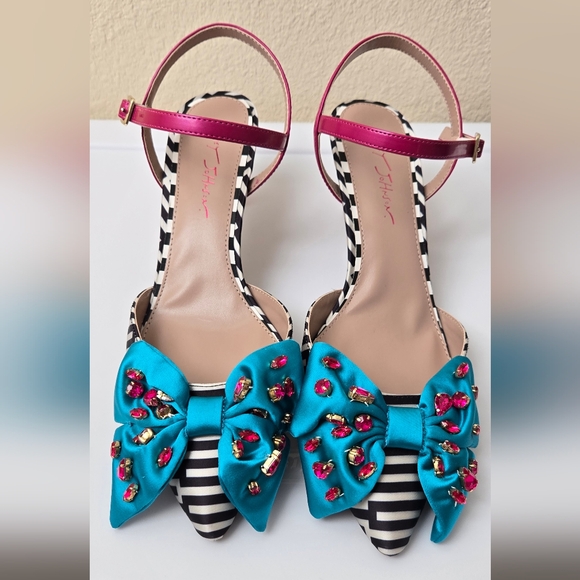 Betsey Johnson Black and White Striped Heels with Blue Bow - Picture 2 of 4